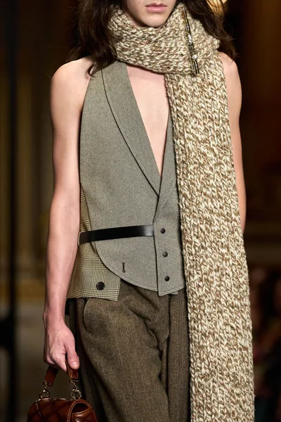 Look 48